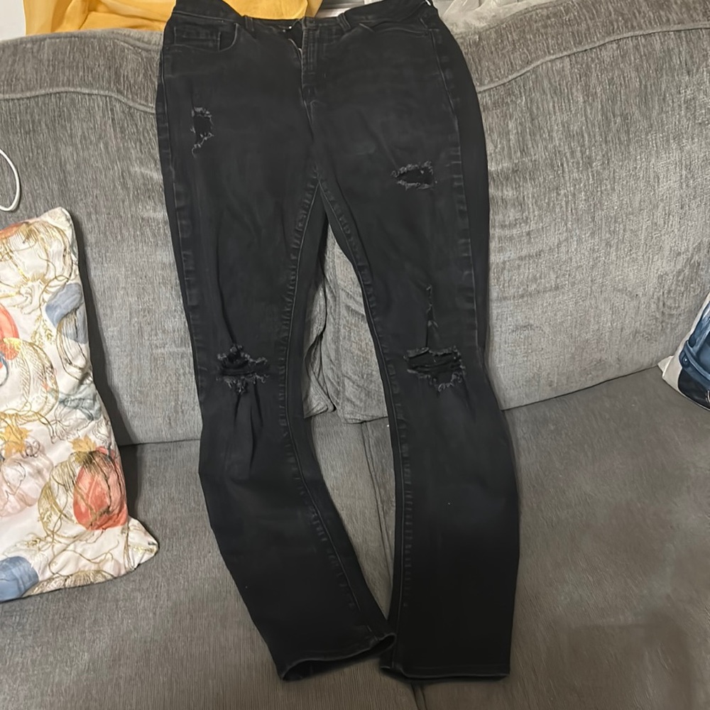 Ripped skinny jeans
